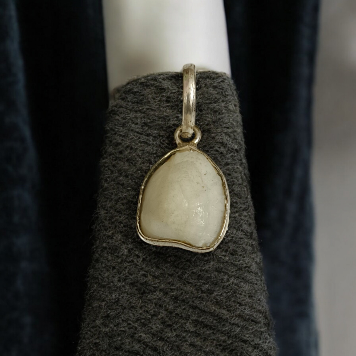 Machhmani Stone Pendent – White Machmani Pendent with Lab Certificate
