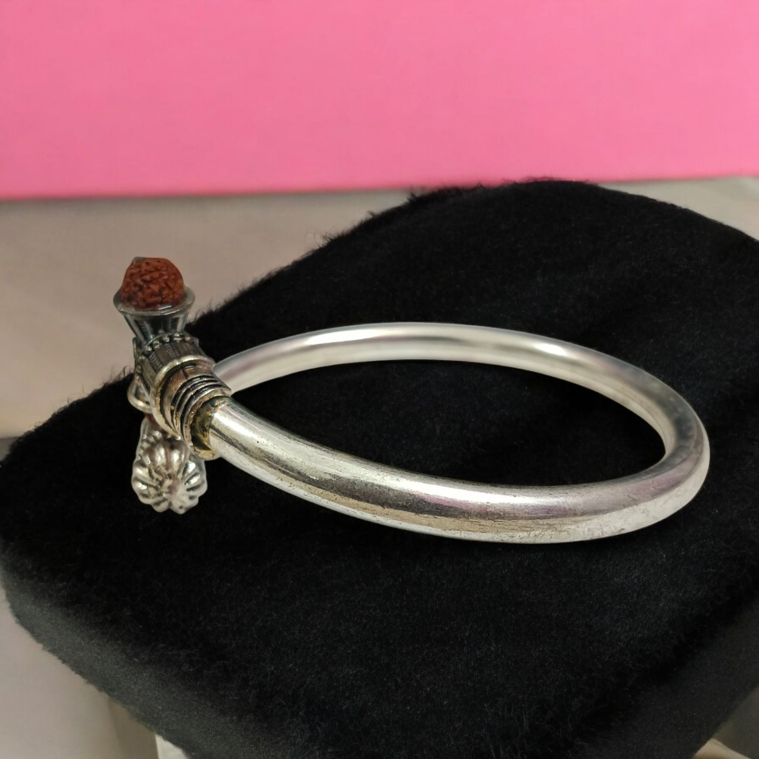 Mahadev Rudraksh Kada, made with authentic Rudraksha beads, symbolizes Lord Shiva’s blessings and offers protection, mental clarity, and healing.