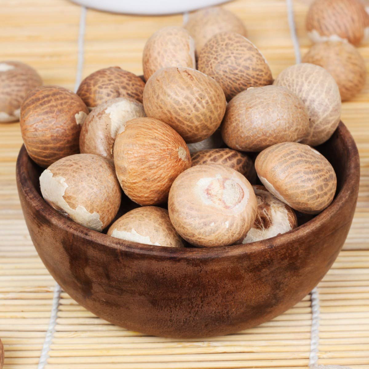 Whole white betel nuts (Sabut Supari) used for health remedies, oral care, and religious rituals, offering natural digestive and energizing benefits.