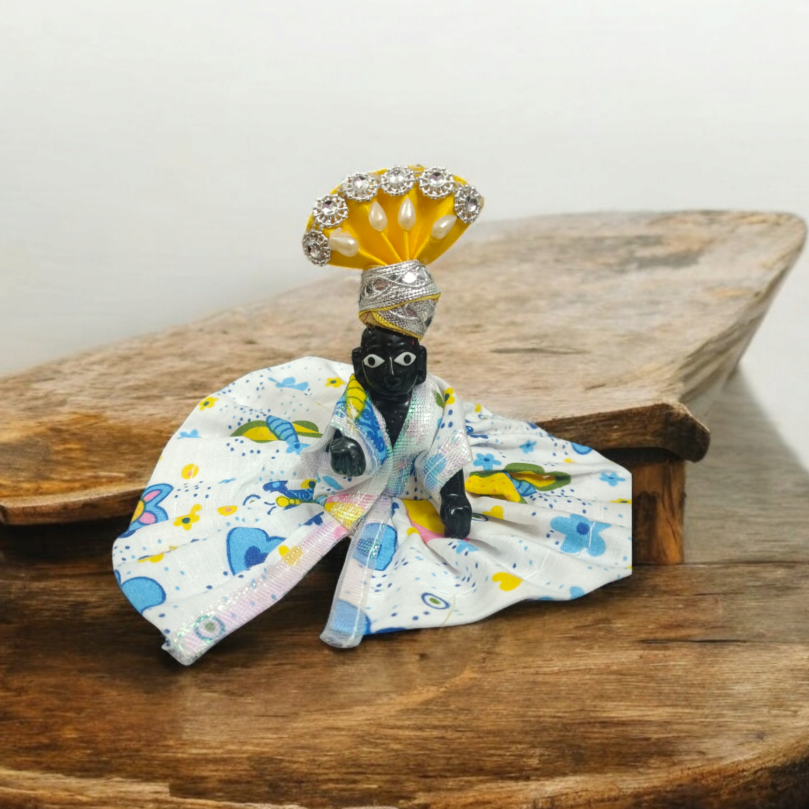 A Set of 6 Laddu Gopal Pagdis (crowns) designed for size 0 No. Krishna idols, perfect for adorning your Bal Gopal idol during daily worship, prayers, and festive occasions.