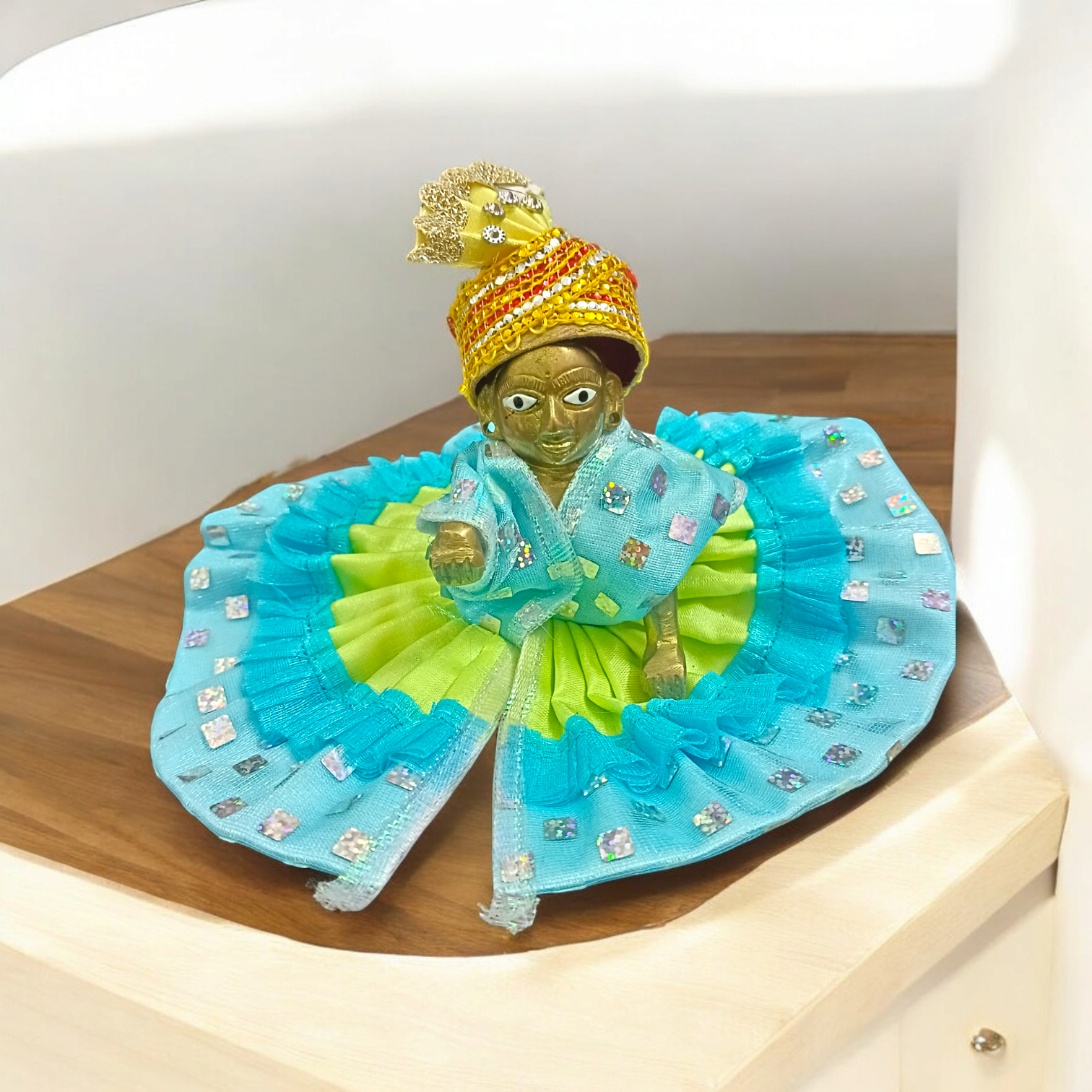 A Set of 6 Laddu Gopal Pagdis designed for size 5 No. Krishna idols, perfect for adorning your Bal Gopal idol during daily worship and festive occasions.