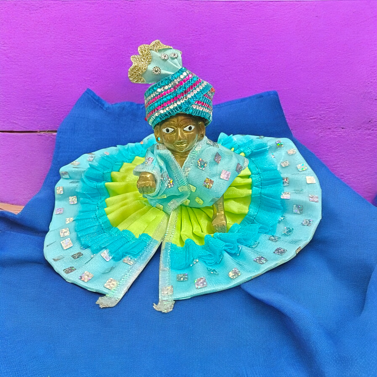 A Set of 6 Laddu Gopal Pagdis designed for size 5 No. Krishna idols, perfect for adorning your Bal Gopal idol during daily worship and festive occasions.