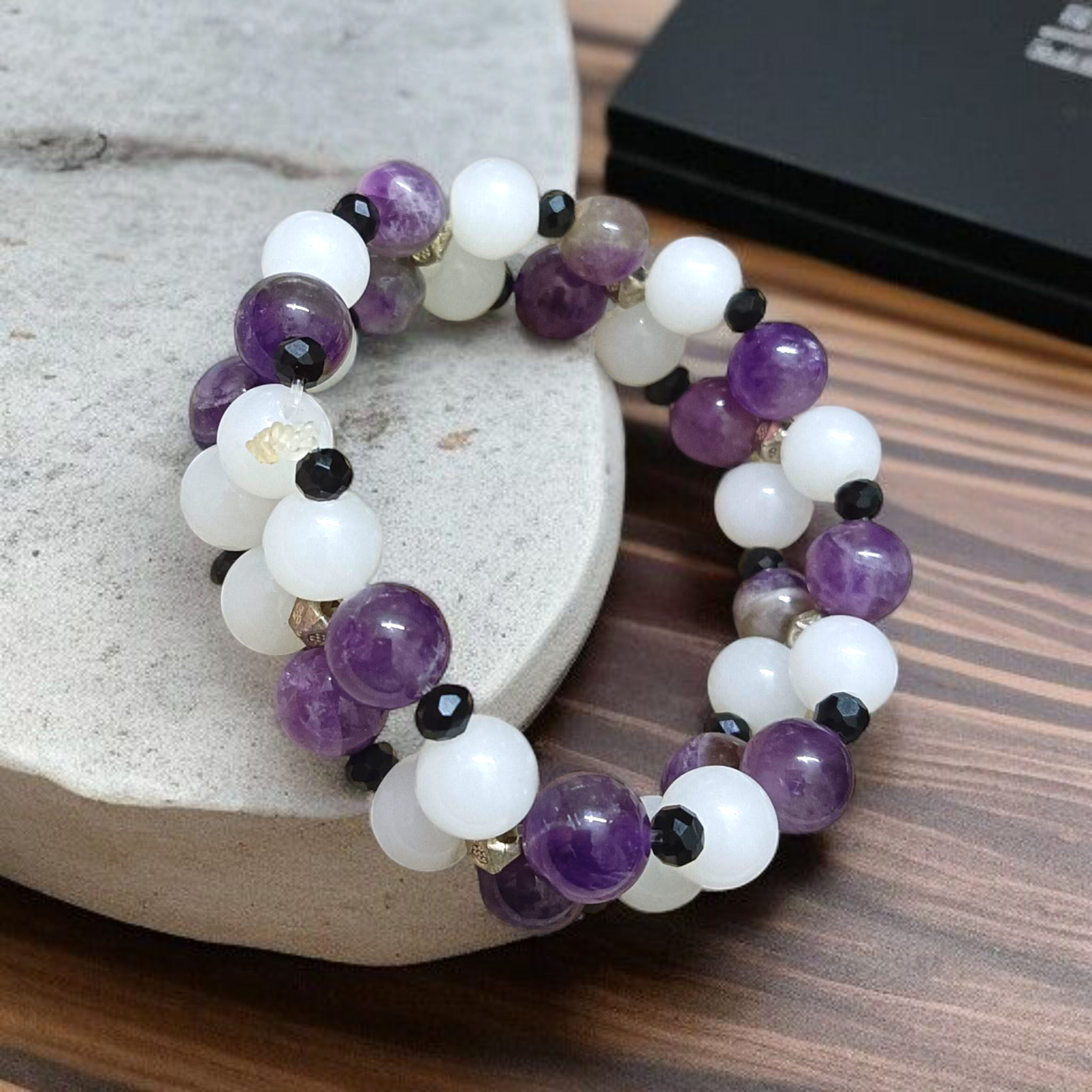 A beautiful stretchable bracelet made with 8mm Amethyst and White Agate beads, perfect for healing, emotional balance, and inner peace