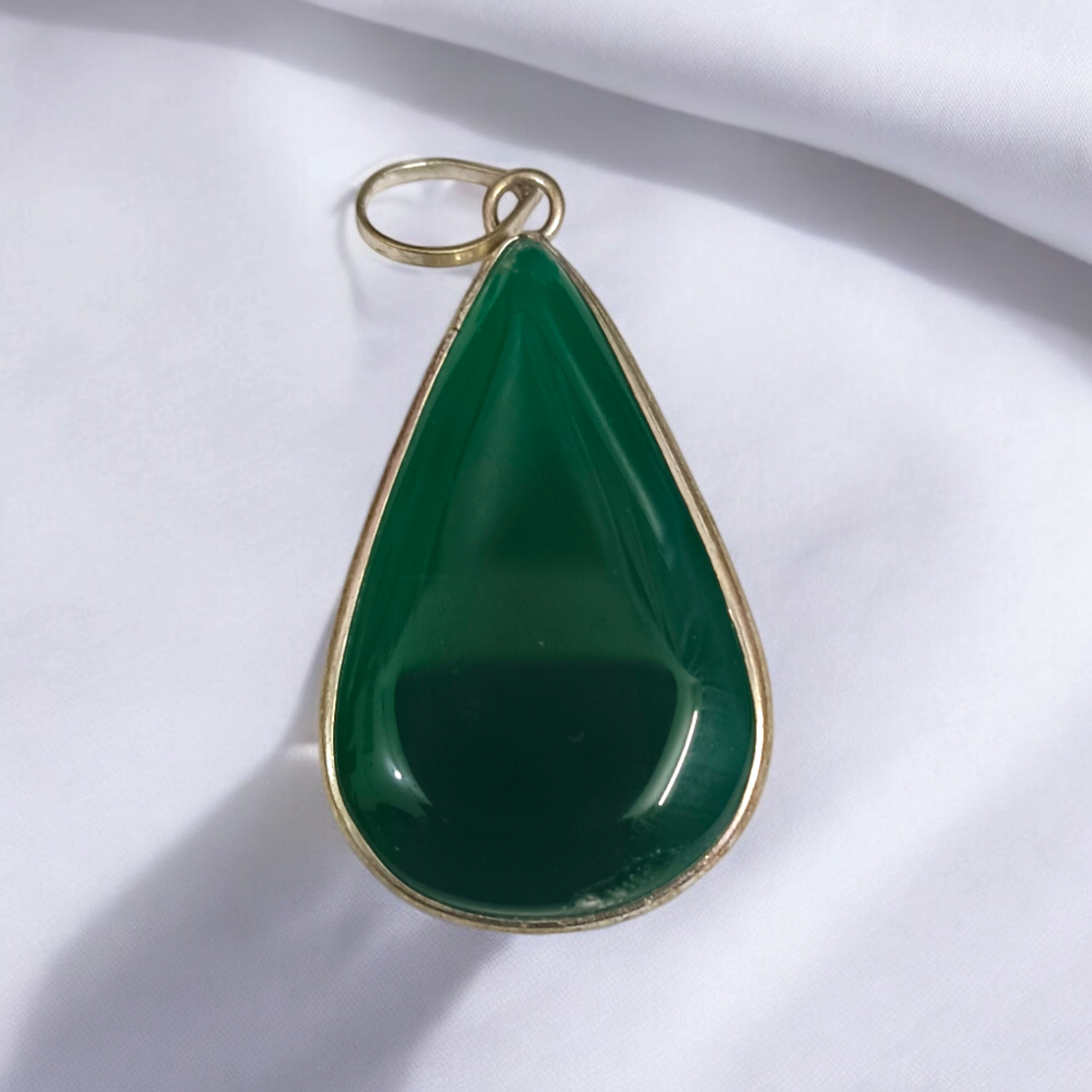 A close-up view of the Original Green Emerald Penna Pendant, showcasing the lab-certified green emerald gemstone, perfect for enhancing emotional wellbeing.