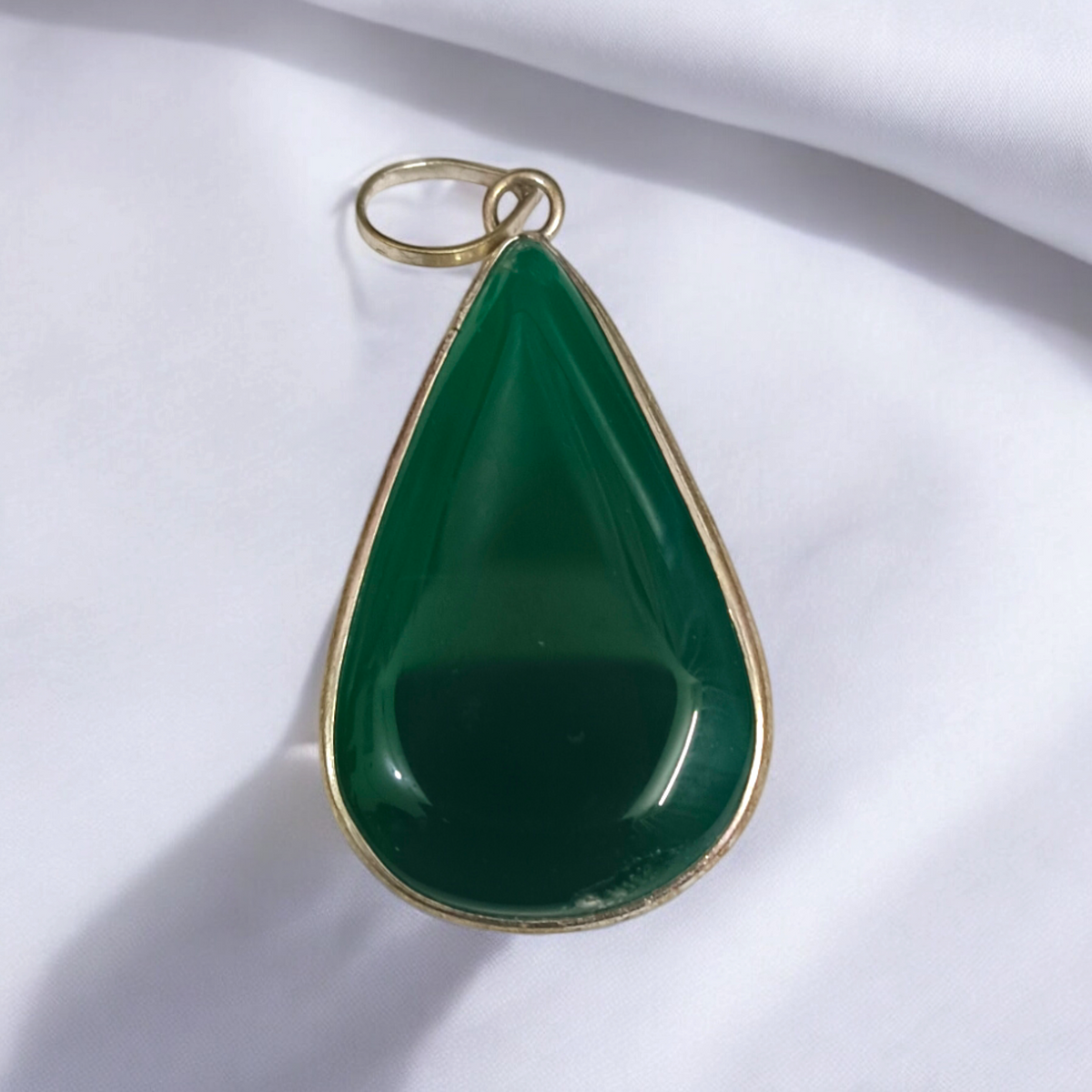 A close-up view of the Original Green Emerald Penna Pendant, showcasing the lab-certified green emerald gemstone, perfect for enhancing emotional wellbeing.