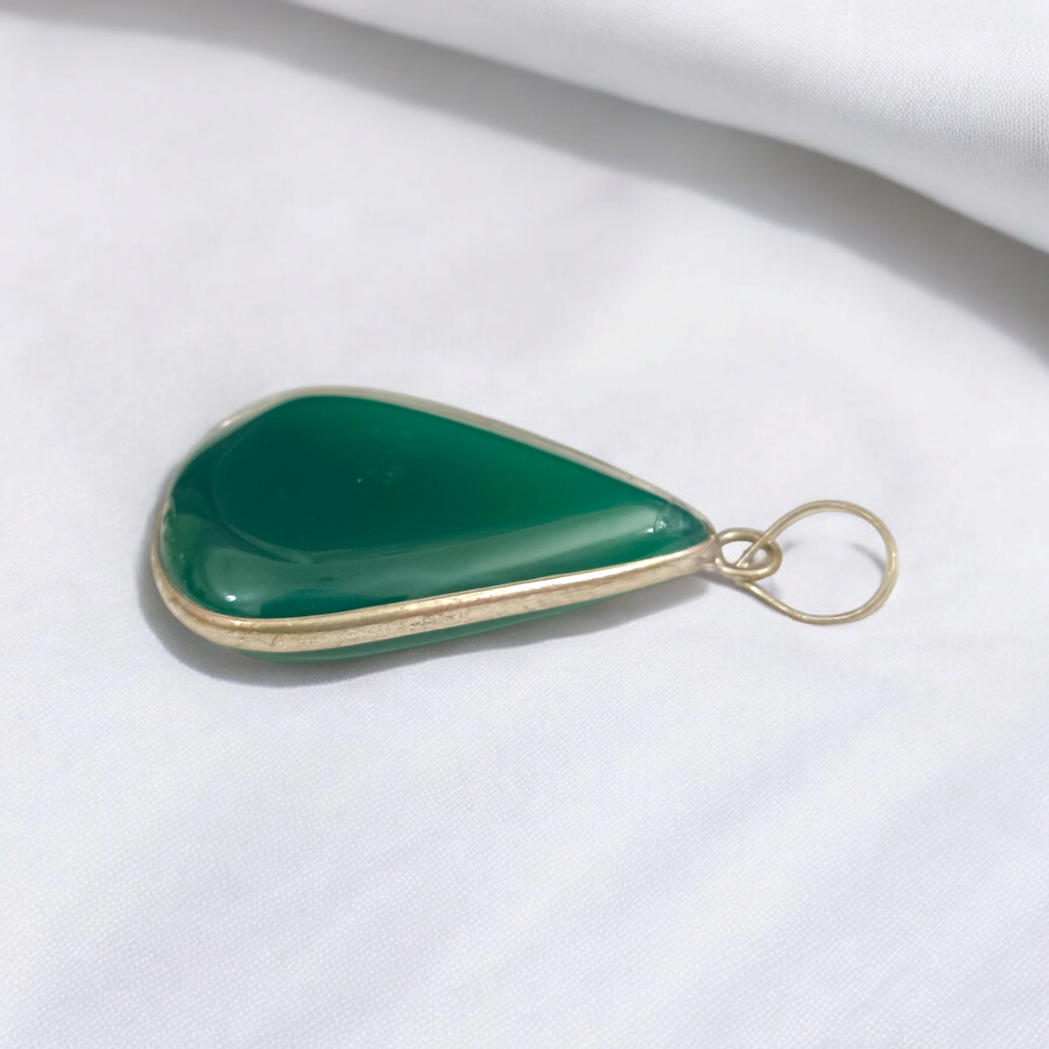 A close-up view of the Original Green Emerald Penna Pendant, showcasing the lab-certified green emerald gemstone, perfect for enhancing emotional wellbeing.