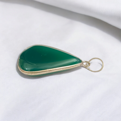 A close-up view of the Original Green Emerald Penna Pendant, showcasing the lab-certified green emerald gemstone, perfect for enhancing emotional wellbeing.
