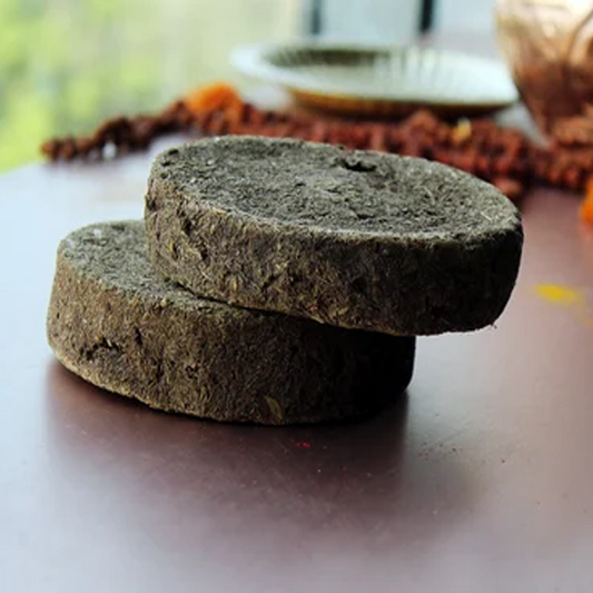 Cow Dung Cake | Set of 21 | Gaay Ka Sukha Gobar used for spiritual rituals, yagna, and havan ceremonies to purify the environment and invite divine blessings.