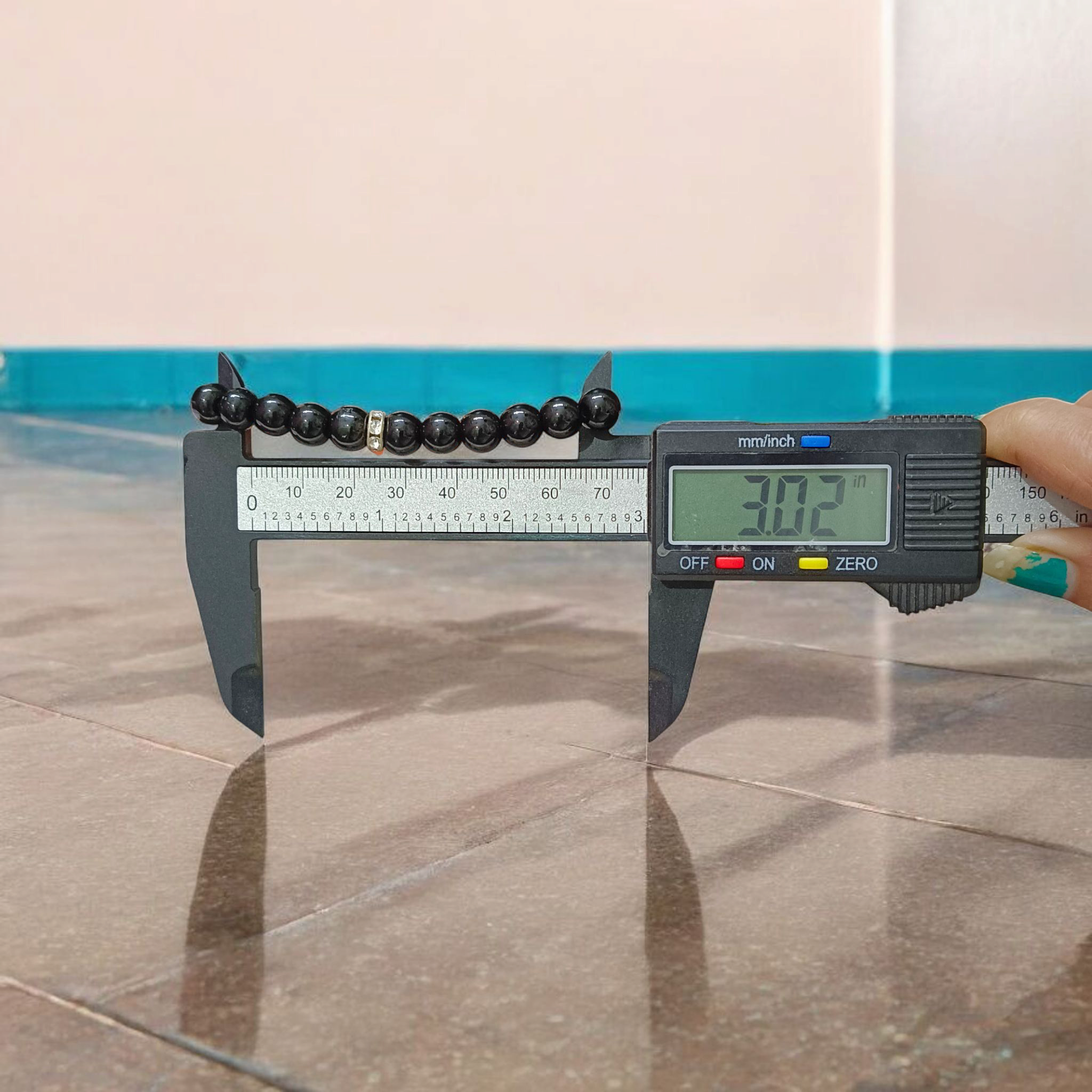 Description of the image: A beautiful Hessonite and Black Agate Bracelet featuring 8MM beads in a stretchable design with natural stones for spiritual healing