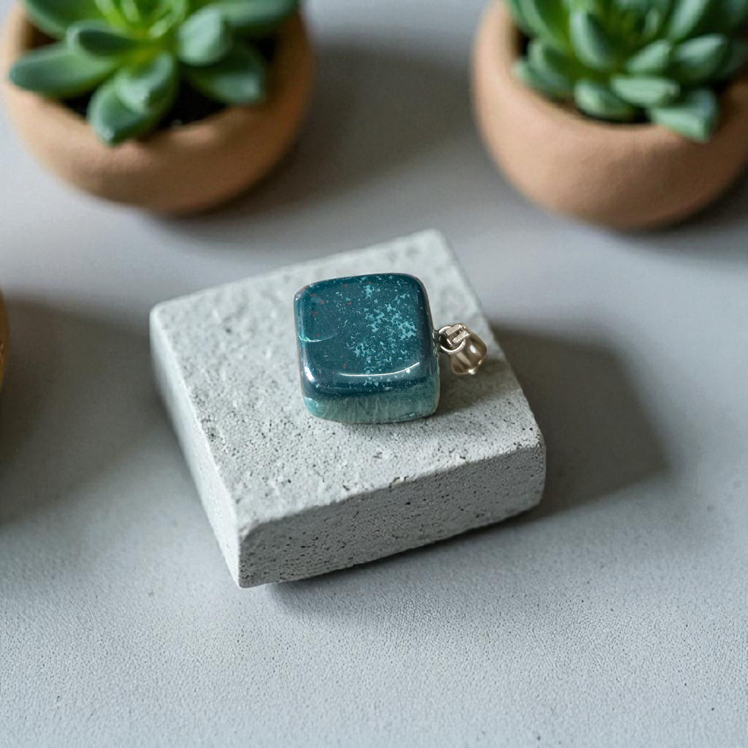 Green Aventurine Pendant with Metal Chain – African Green Jade Tumbled Healing Stone for Heart Chakra and Daily Wear