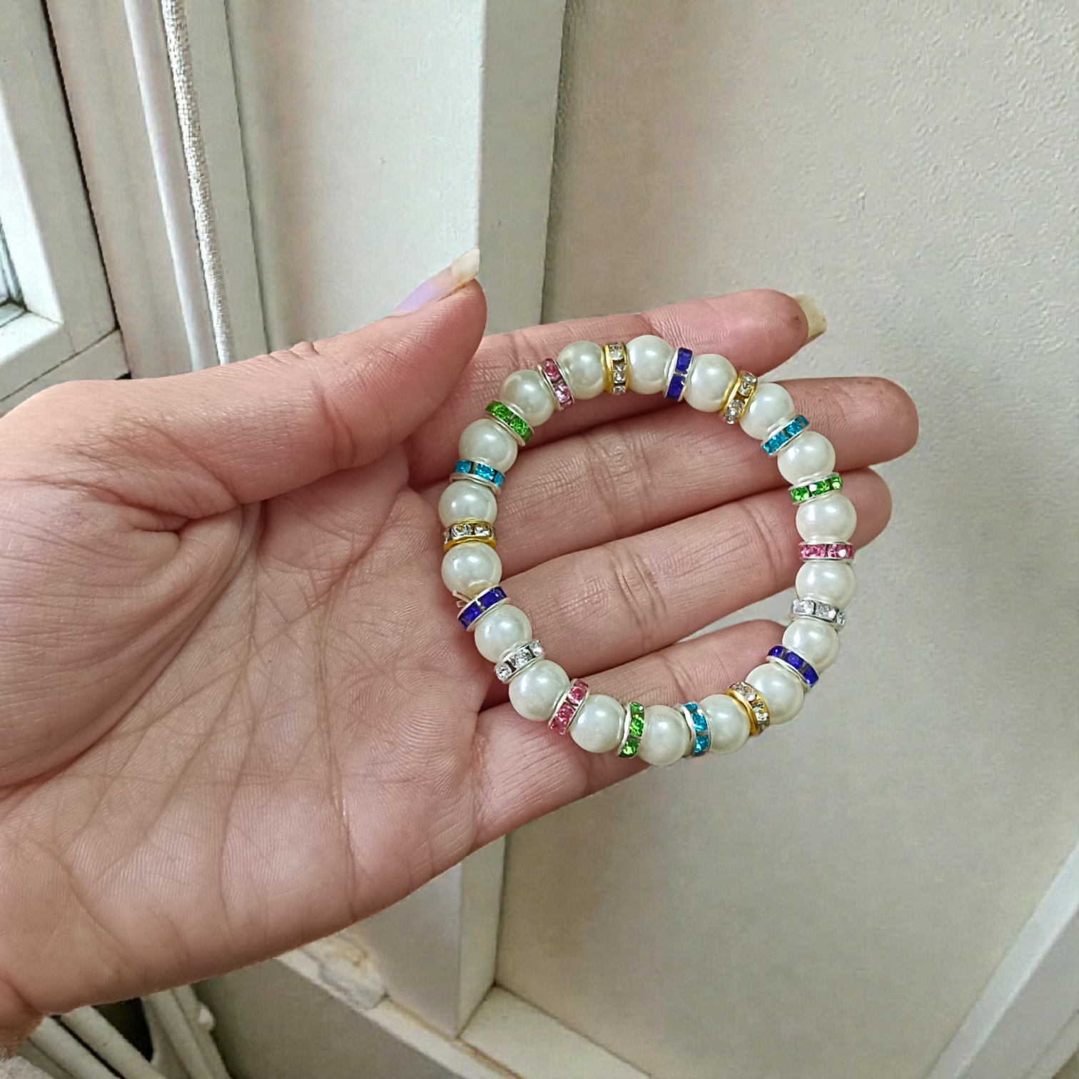 Image of Original Pearl Bracelet with 8MM natural pearls on a stretchable thread, lab-certified and suitable for astrological benefits