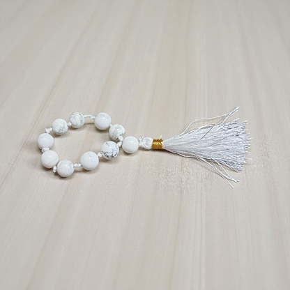 Image of a Natural Howlite Finger Mala with 9+1 lab-certified 8mm Howlite beads, ideal for meditation, peace, and emotional healing