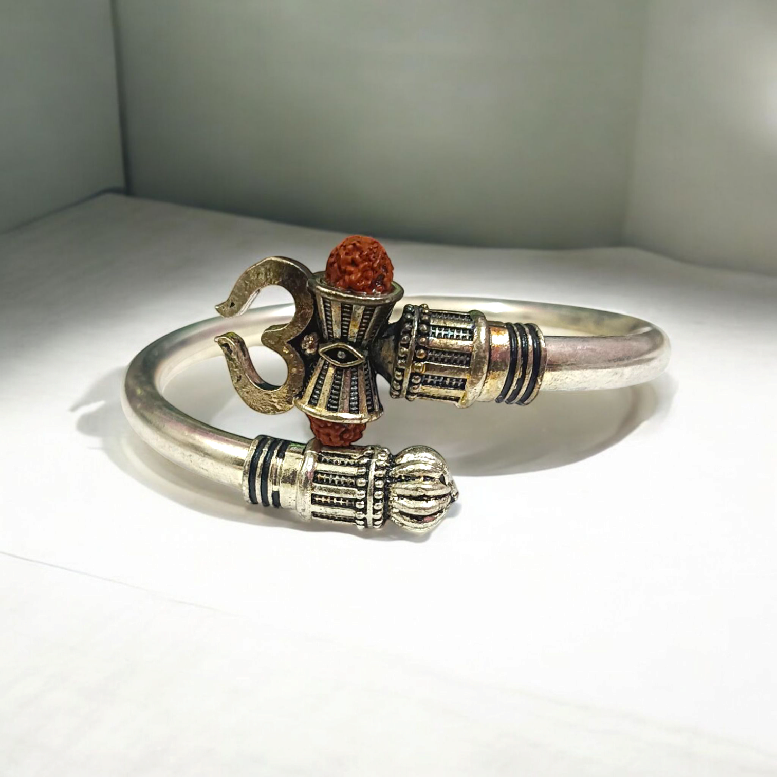 Mahadev Rudraksh Kada, made with authentic Rudraksha beads, symbolizes Lord Shiva’s blessings and offers protection, mental clarity, and healing.