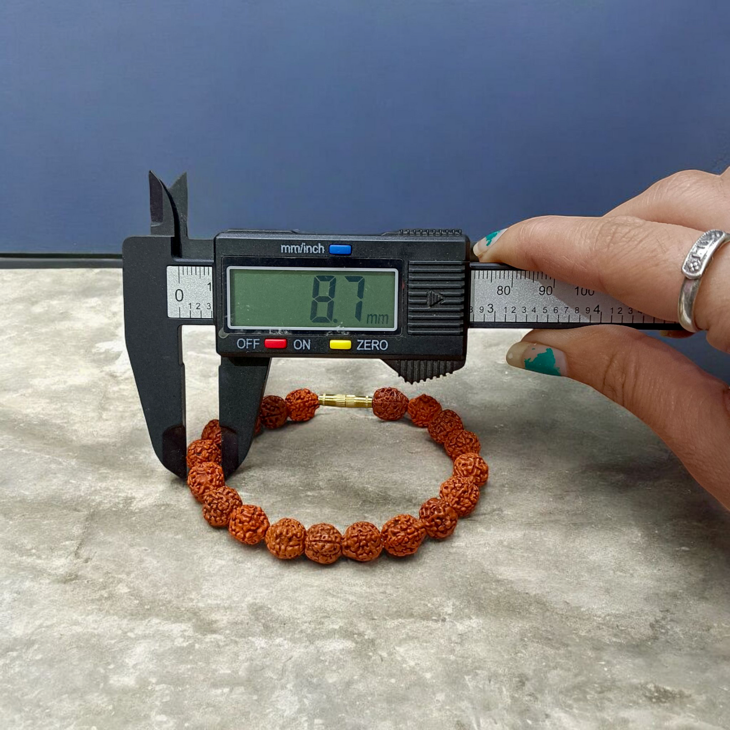 Natural 5 Mukhi Rudraksha Bracelet with 8mm Beads and Screw Lock – Lab Certified Spiritual Healing Accessory