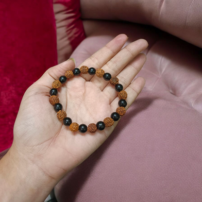 Natural Agate and 5 Mukhi Rudraksha Bracelet with 8mm black and brown beads on stretchable thread, lab certified, displayed on a natural stone background