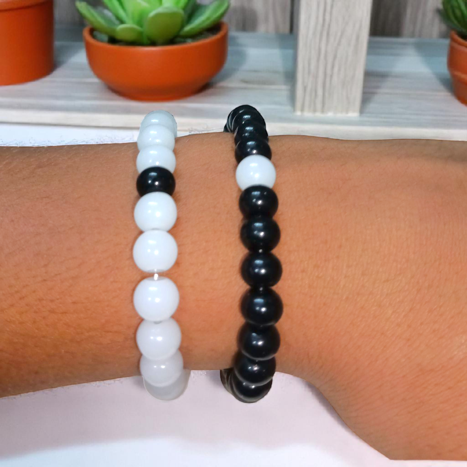 Natural Black & White Agate Couple Bracelet – 8MM Lab Certified Beads for Emotional Balance & Protection | Gurupujan