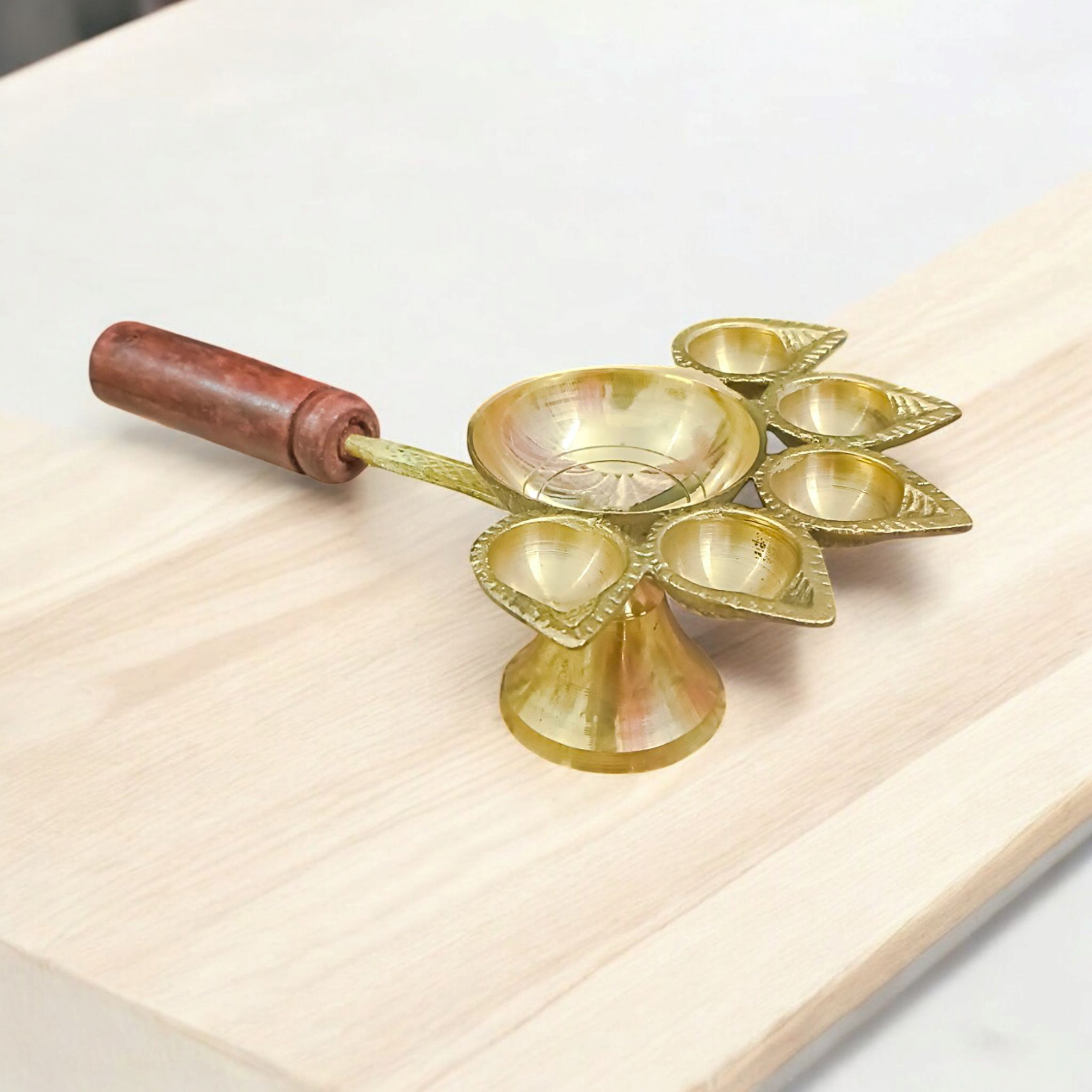 Panch Mukhi Jyot For Aarti With Handle made from 100% Pure Brass, featuring five wicks for aarti, pooja, and spiritual rituals.