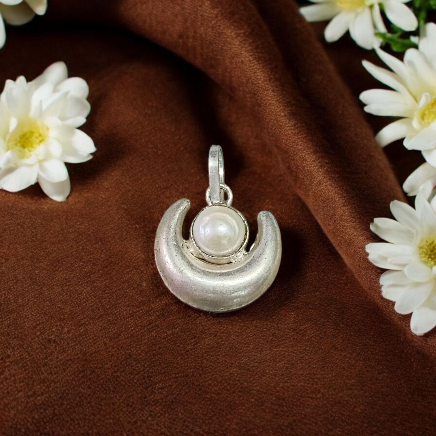 Pearl Moon Pendant made of certified Moti gemstone set in silver, used for astrology and emotional healing