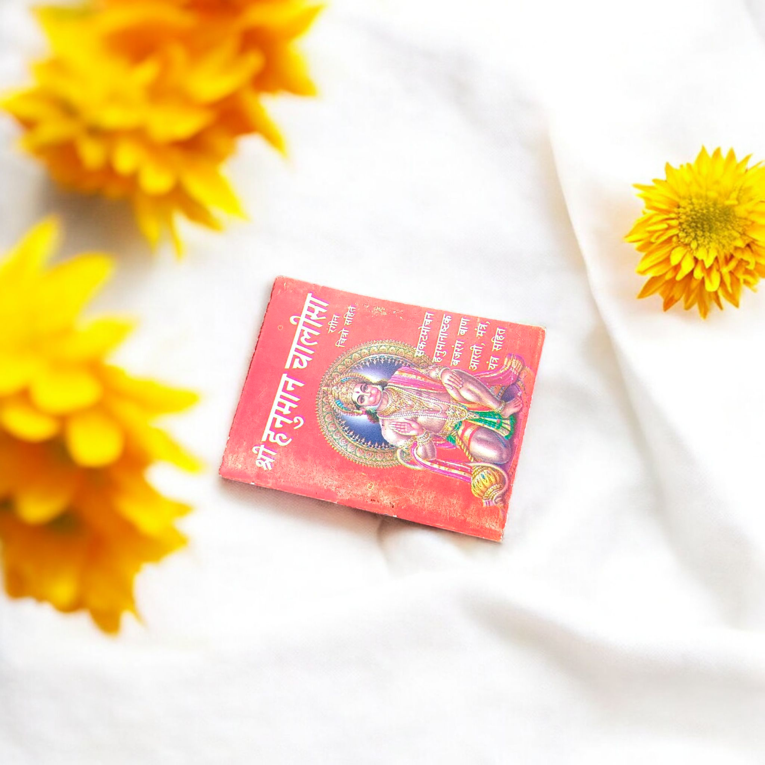 Shri Hanuman Chalisa – A small, pocket-sized Hindi prayer book offering protection and blessings from Lord Hanuman, ideal for daily use