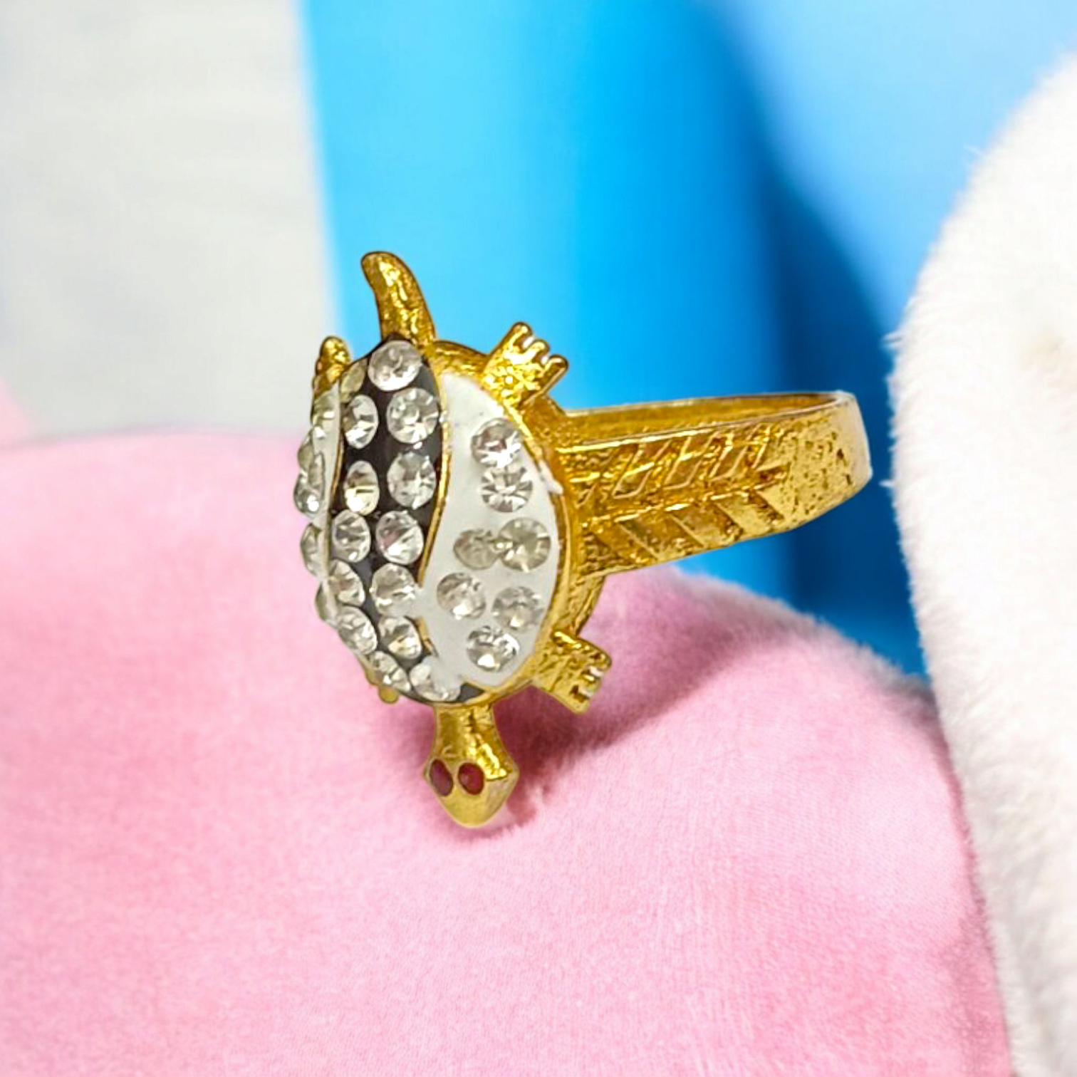 Tortoise Ring made of silver and brown with a stylish design and zircon diamond accents.